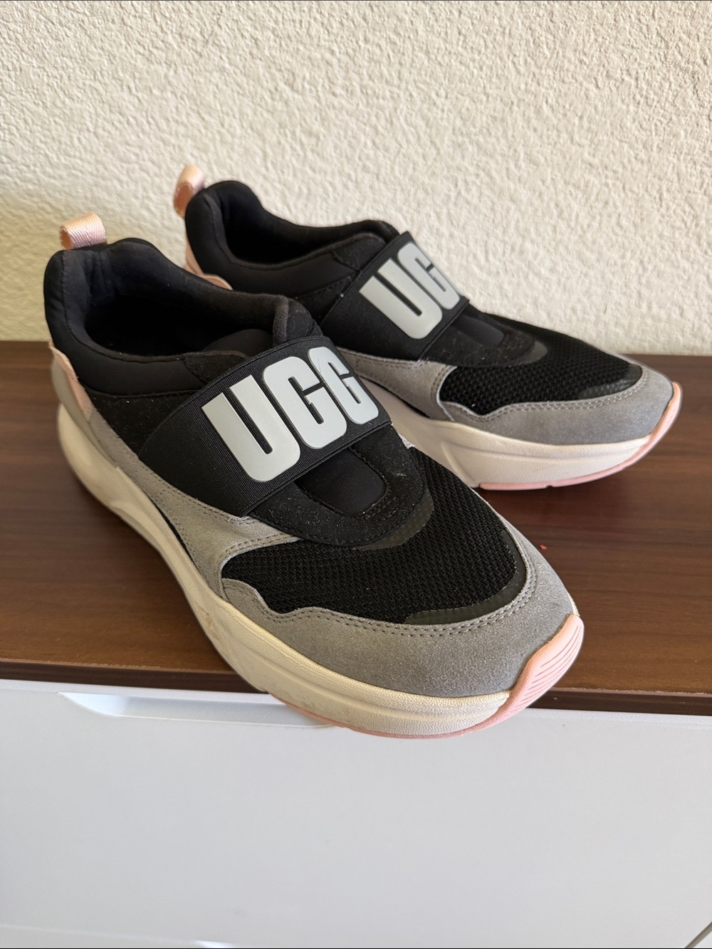 UGG Women's Black, Gray & Pink Slip-On Sneakers size 8